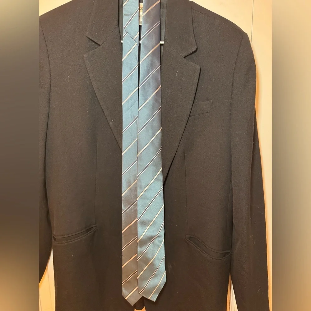 Banana Republic Blue and Cream Diagonal Striped Tie 100% Sill